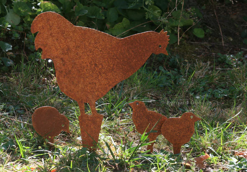 Poule et poussin décoration jardin pour offrir à un amoureux des poules