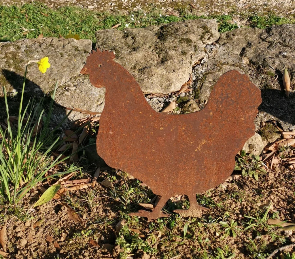 Poule en acier pour le jardin